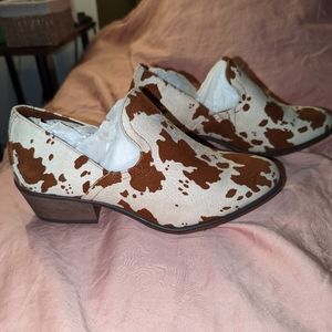 NWOT Natural Reflections Cow Print Ankle Booties